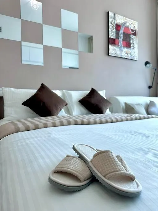 Lujo Dubai Marina Apartment
